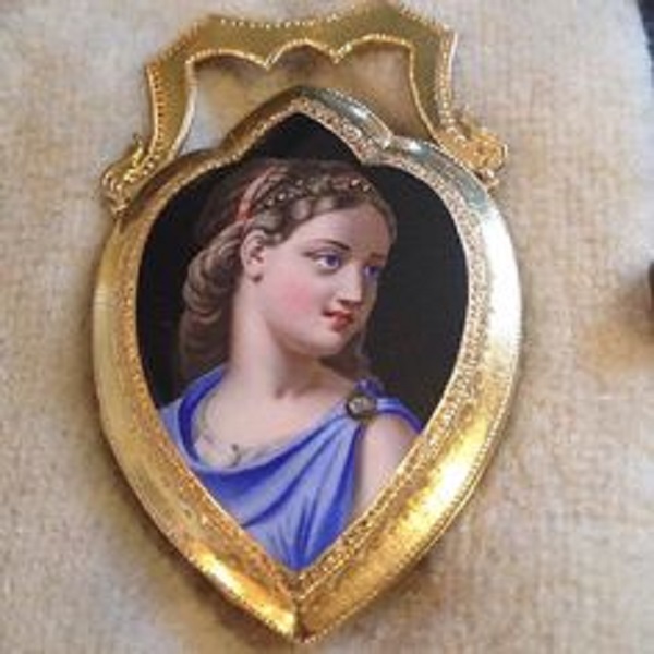 image-577878-locket_18k_enamel_heart_1400.jpg