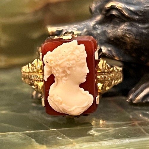 cameo ring